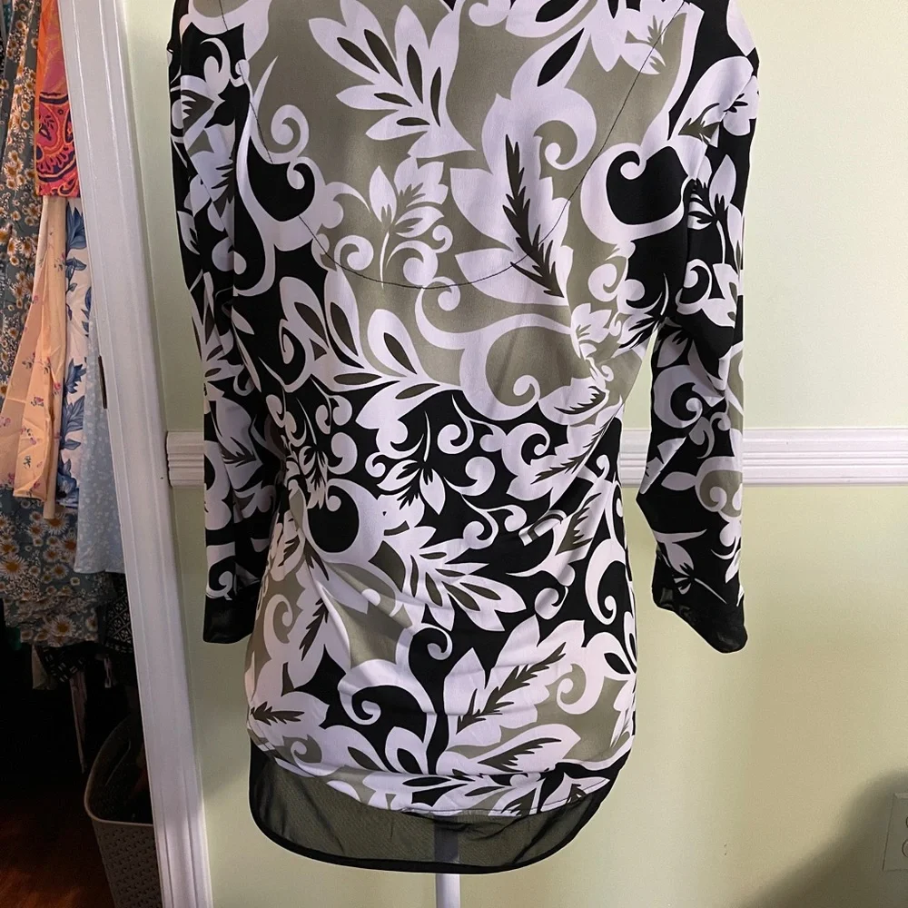 Patterned Blouse - Picture 6 of 7